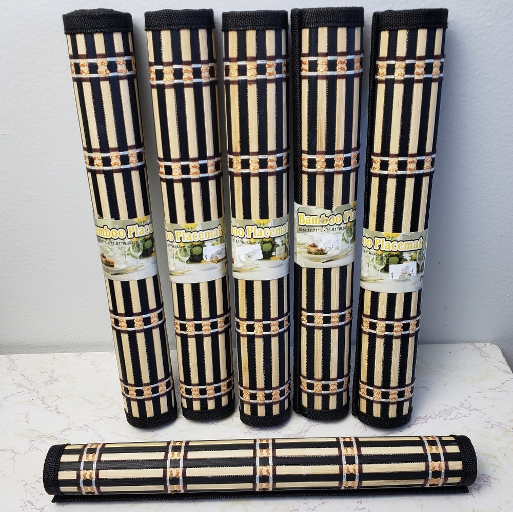 DECORATIVE PLACEMAT SET
